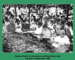 Rakyat Pakistan membaca qur'an di makam Ali Jinnah Pakistan